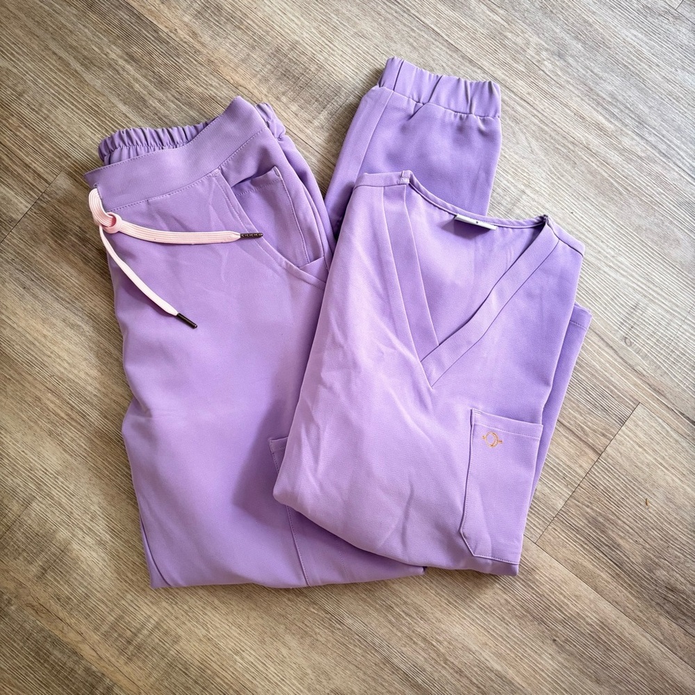 Luuna Scrubs Astra Set in Lilac